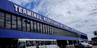Elevadores danificados na passarela próxima ao Terminal Rodoviário de Cuiabá prejudicam a acessibilidade e provocam insegurança
