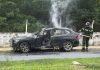 BMW é incendiada no meio de avenida em Várzea Grande; confira o vídeo
