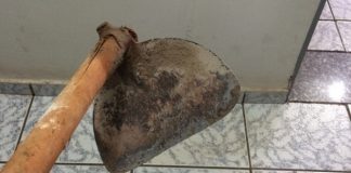 Mulher concordou em conversar com o ex-marido, porém ele se irrita durante o churrasco e tenta matá-la com uma enxada em MT