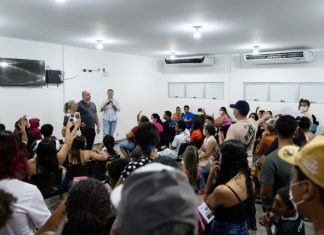 Abilio se depara com uma situação caótica em UPAs e Policlínicas sobrecarregadas; a portaria dispensa agendamento