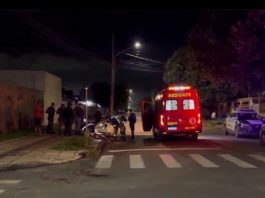 Homem assassina o padrasto com facadas e chama a polícia para se rendere em uma cidade do Nortão