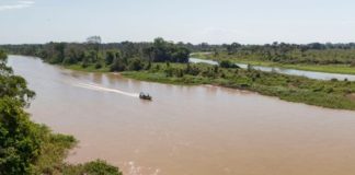 Cadáver de homem foi localizado por pescadores boiando em rio e com boca amarrada