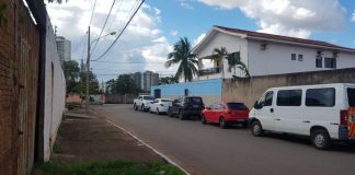 Membro de facção foi preso por participar de homicídio em casa de apoio em Cuiabá; atirador está foragido