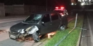 Homem bateu carro em poste de energia na Estrada da Guarita e fugiu do local do acidente