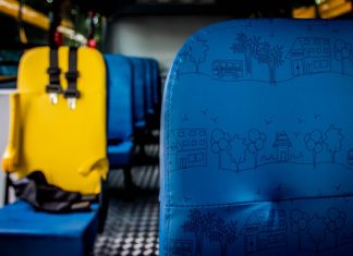 Denúncias de pais levam prefeitura a proibir som alto no transporte escolar