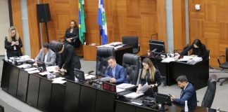 Os deputados dão aprovação ao plano do governo Mendes que oferece um aumento de 4,83% para os servidores públicos