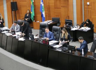 Os deputados dão aprovação ao plano do governo Mendes que oferece um aumento de 4,83% para os servidores públicos