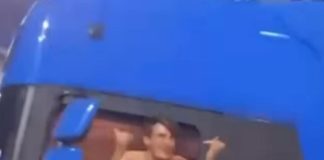 Polícia investiga a conduta de motorista que havia sido filmado fora da cabine da carreta em movimento; confira o vídeo