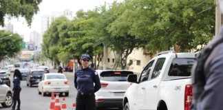 Em janeiro, o Detran inspecionou 790 automóveis e identificou 50 condutores que estavam dirigindo sem a devida habilitação
