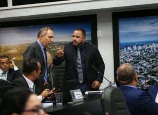 Jeferson menciona familiares de conselheiros indicados por Abilio; Dilemário responde e atribui a acusação a uma “mágoa”: assista ao vídeo