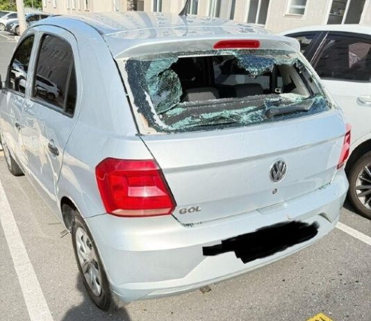 Professora sob efeito de álcool danifica veículo de ex-parceiro com uma barra de metal em um condomínio em Cuiabá