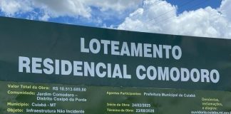 Prefeito e secretário assinam termos para construção de 500 casas em Cuiabá