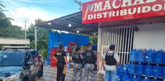 Dois suspeitos morrem em confronto com a polícia durante operação contra extorsão a comerciantes