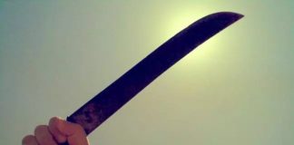 Homem é atacado com golpes de facão durante briga com colega de serviço em alojamento
