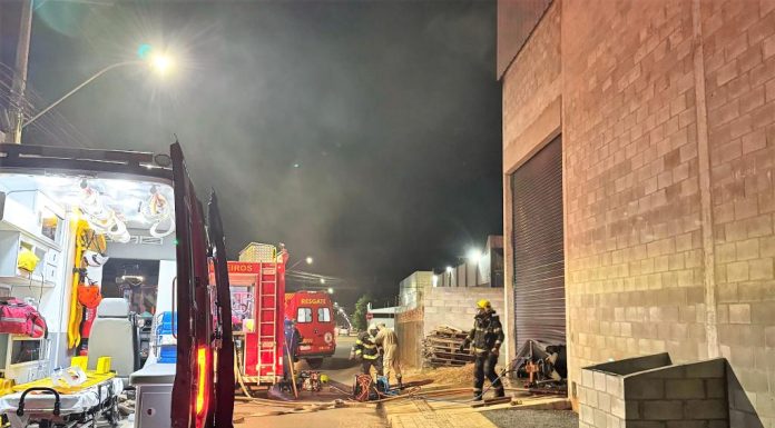 Bombeiros controlam incêndio em indústria de móveis e evitam maiores danos em Sorriso