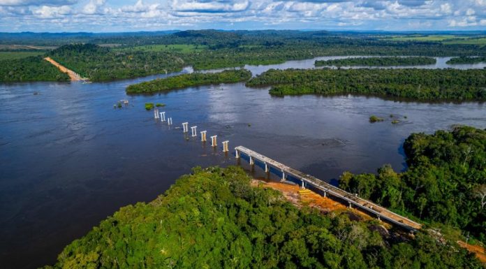A construção da maior ponte em Mato Grosso alcançou 43,91% do progresso; a entrega está programada para 2026