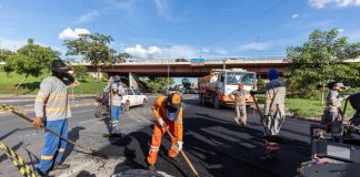 Treze pontos de Cuiabá recebem operação tapa-buraco em dois dias