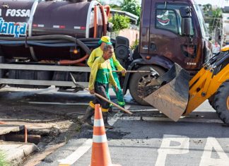 Prefeitura de Cuiabá retira mais de 700 toneladas de lixo de bocas de lobo em abril