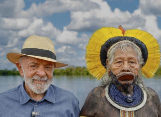 Lula Entrega Maior Condecoração Brasileira a Cacique Raoni e o Reconhece como “Maior Líder do Mundo”
