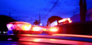 Homem é detido após atacar mulher com um facão, causando 12 ferimentos nela