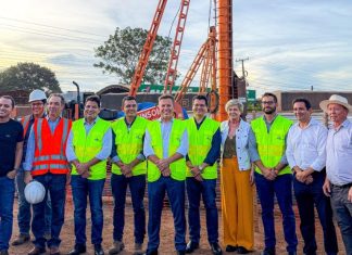 Mauro Mendes acompanha avanço das obras de duplicação da BR-163 em Sinop e recebe homenagem