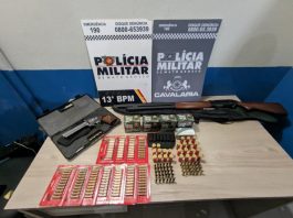 Homem é preso com arsenal após ameaçar ex-mulher e enviar foto de arma ao atual companheiro dela