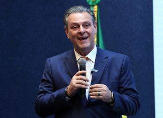Fávaro é destaque por destinar emendas de valor incomum a aliado político
