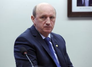 Geller Se Declara Neutro Politicamente Após Saída do Governo Lula
