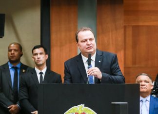 Max Russi vê críticas como naturais e defende atuação de Janaina Riva na Assembleia