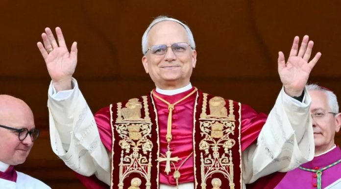 Robert Prevost, 69 anos, foi eleito o novo papa Leão 14, tornando-se o primeiro americano a ocupar essa posição na história