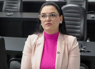 Samantha adota cautela e evita opinar sobre possível cassação de Chico 2000