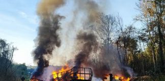 Carretas incendiadas após acidente na BR-174, resultando em uma fatalidade; assista aos vídeos
