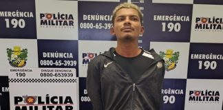 Um vídeo apresenta o indivíduo acusado de assassinar o parceiro da sua ‘namorada virtual’ admitindo o crime: ‘dei facadas por toda parte’