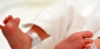 Enfermeiras estão sendo analisadas devido a uma reclamação sobre a quebra de um ossinho em um recém-nascido durante um parto que ocorreu sem a presença de um médico