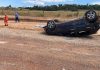 Mulher morre após veículo capotar ao desviar de cachorro em rodovia de Alta Floresta