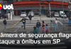 Homem lança um bloco de cimento contra o vidro frontal de um ônibus em São Paulo; confira