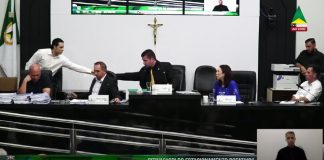 CPI do Estacionamento: vereadores apreendem celulares de funcionário da CS Mobi durante sessão; aparelhos foram devolvidos após impasse