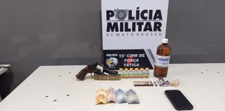 Força Tática prende homem com arma de fogo e produtos ilícitos para preparo de drogas
