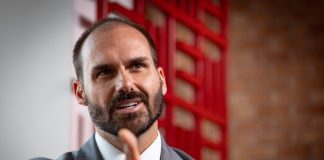 Eduardo Bolsonaro e Paulo Figueiredo são denunciados por coação: Procuradoria acusa estratégia para “livrar” Jair Bolsonaro a qualquer custo