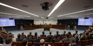 Julgamento de Bolsonaro: acusação e defesa disputam versões sobre minuta, delação e 8/1