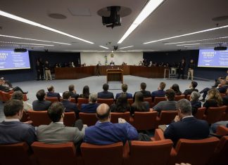 Julgamento de Bolsonaro: acusação e defesa disputam versões sobre minuta, delação e 8/1