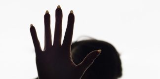 Polícia Militar prende homem que tentou matar companheira com golpe de faca