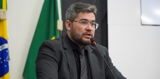 ‘O chicote troca de mão’, diz vereador ao comentar possível cassação de colega de partido