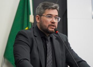 ‘O chicote troca de mão’, diz vereador ao comentar possível cassação de colega de partido