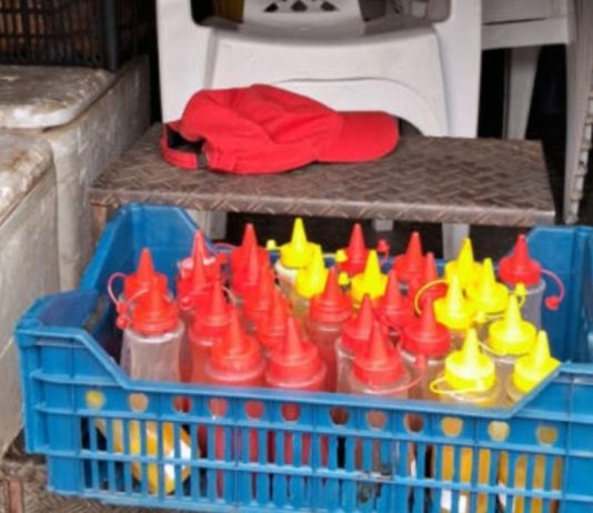 Polícia Civil e Vigilância Sanitária fecham local em que eram preparados lanches para comercialização em trailers em Primavera do Leste