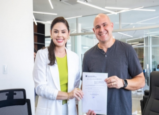 Prefeito sanciona lei que obriga inclusão de mensagens educativas contra abuso infantil em materiais escolares