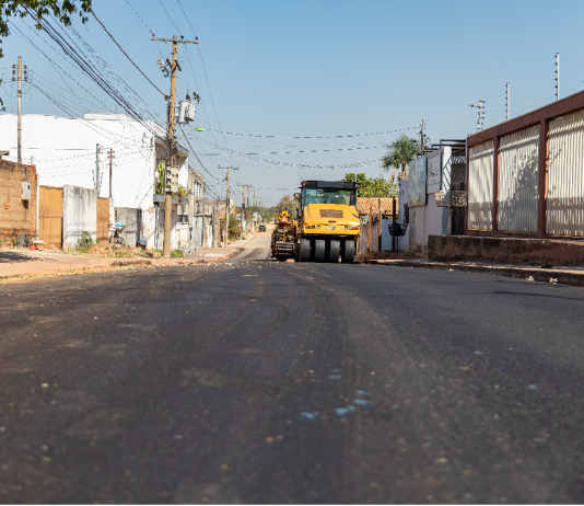 Prefeitura de Cuiabá atende 12 bairros com asfalto, meio-fio, sarjetas e calçadas