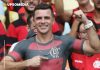 Homem vende moto e passa 90 horas tatuando camisa completa do Flamengo no corpo