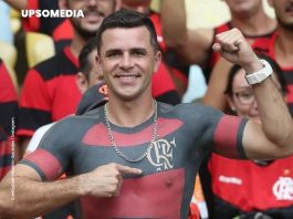 Homem vende moto e passa 90 horas tatuando camisa completa do Flamengo no corpo