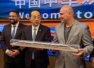 Prefeito apresenta projeto de mobilidade à maior fabricante de trens do mundo